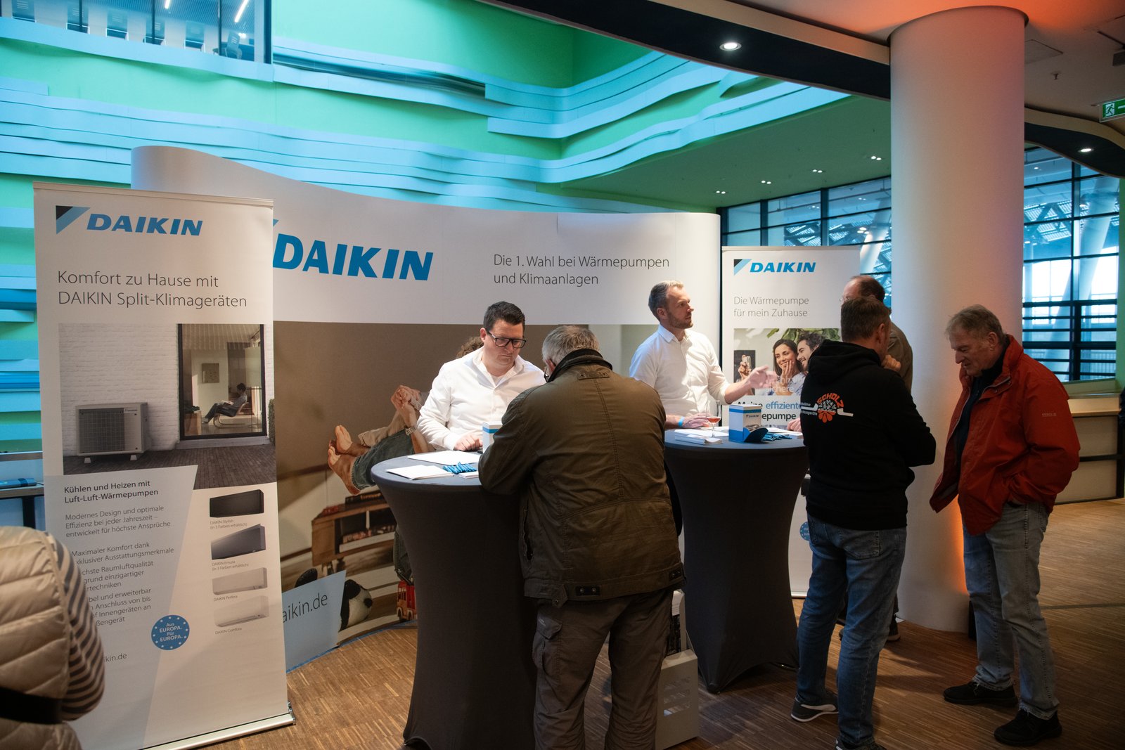 Beratung am Stand von Daikin
