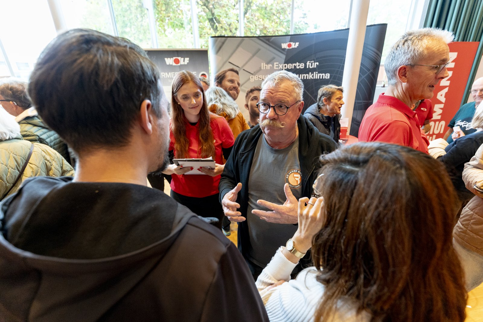 Beratungsgespräch am Stand