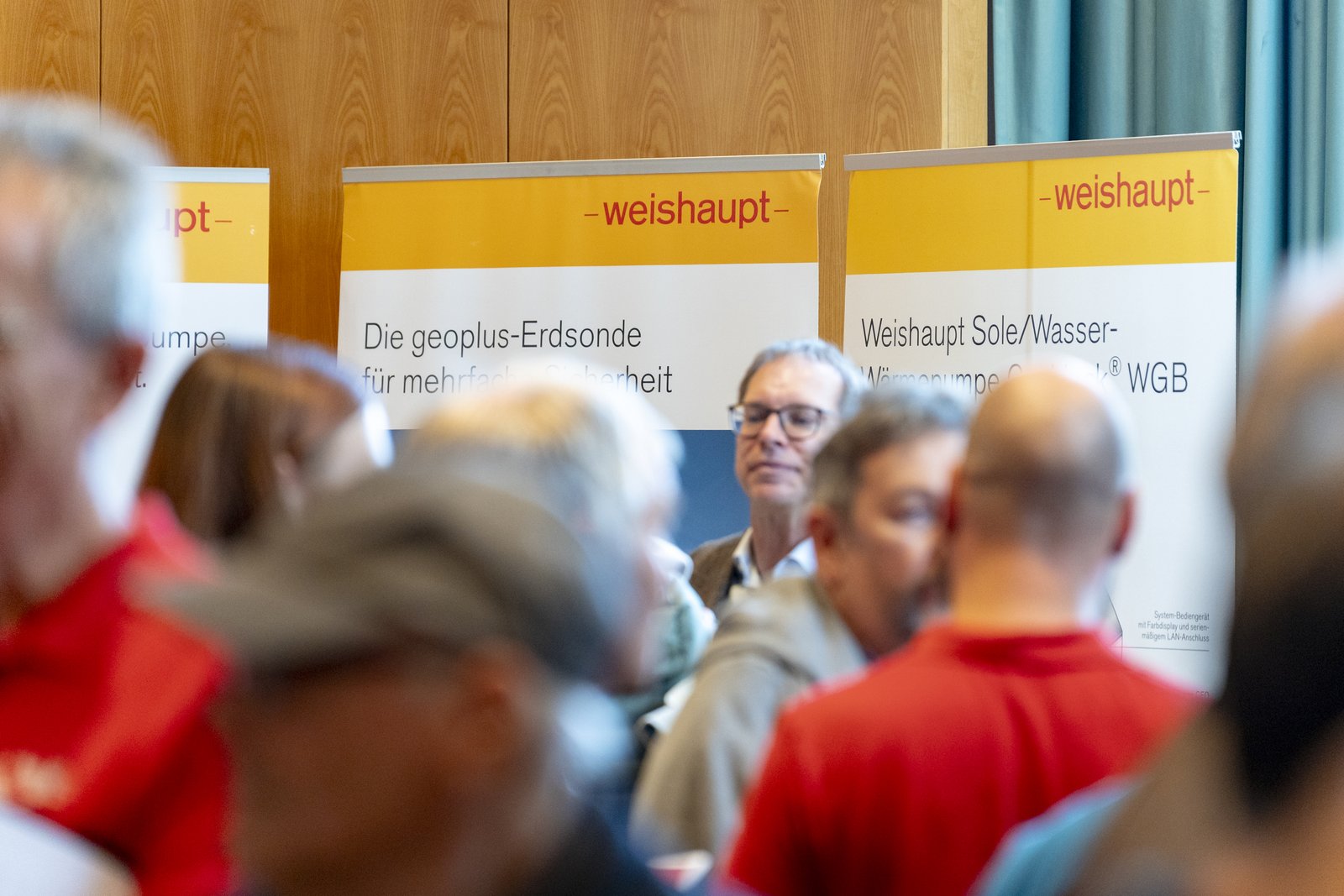 Beratung am Stand: Weishaupt