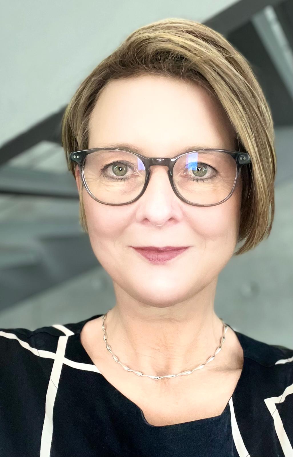 Porträt von Anja Floetenmeyer-Woltmann